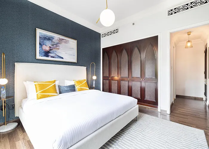 Luxurious Unique 2 Bed With Private Jacuzzi & Garden - Connected To Souk Al Bahar - Dubai Mall