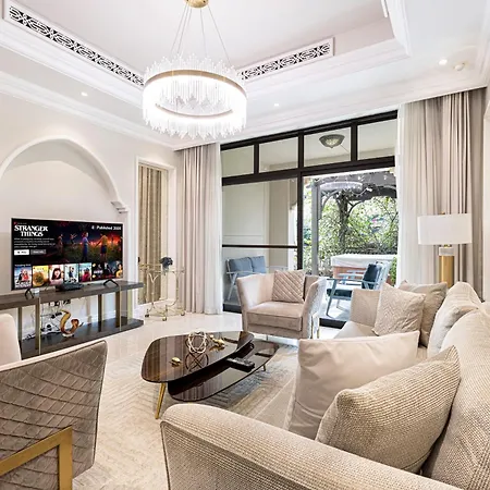 Luxurious Unique 2 Bed With Private Jacuzzi & Garden - Connected To Souk Al Bahar - Dubai Mall Exterior photo