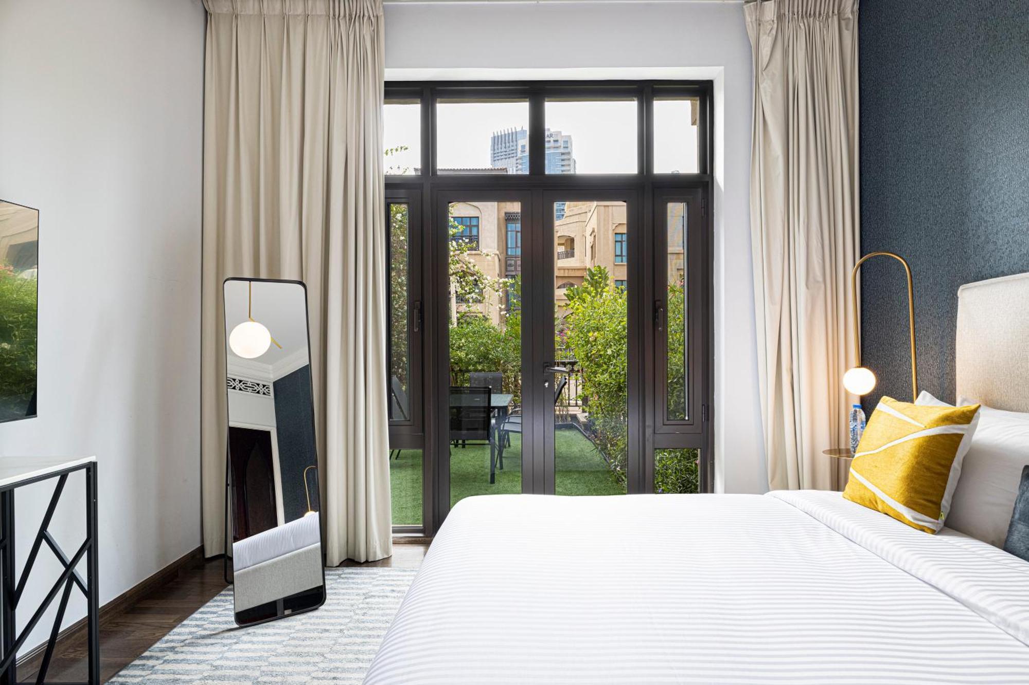 Appartamento Luxurious Unique 2 Bed With Private Jacuzzi & Garden - Connected To Souk Al Bahar - Mall