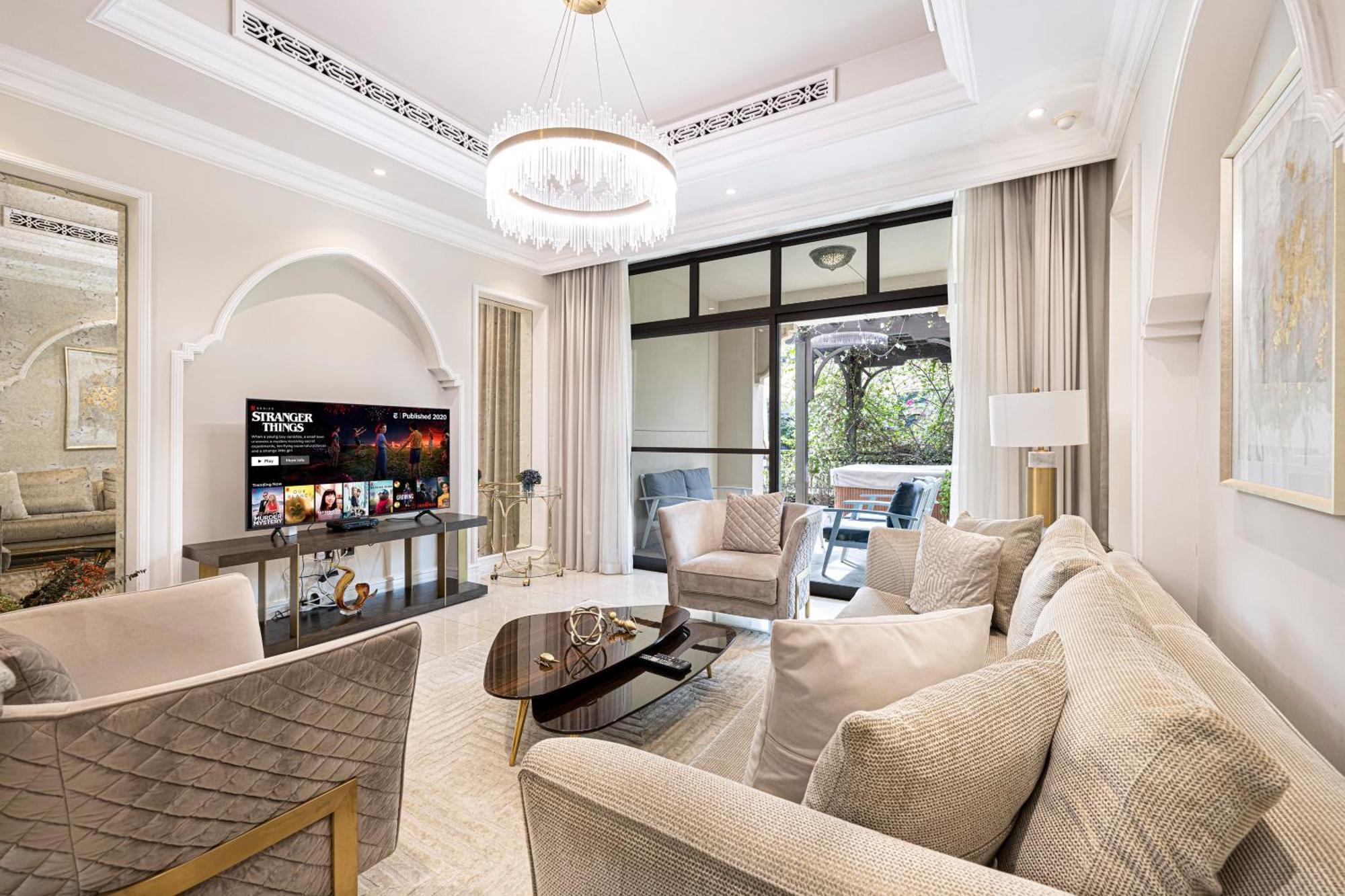 Appartamento Luxurious Unique 2 Bed With Private Jacuzzi & Garden - Connected To Souk Al Bahar - Mall