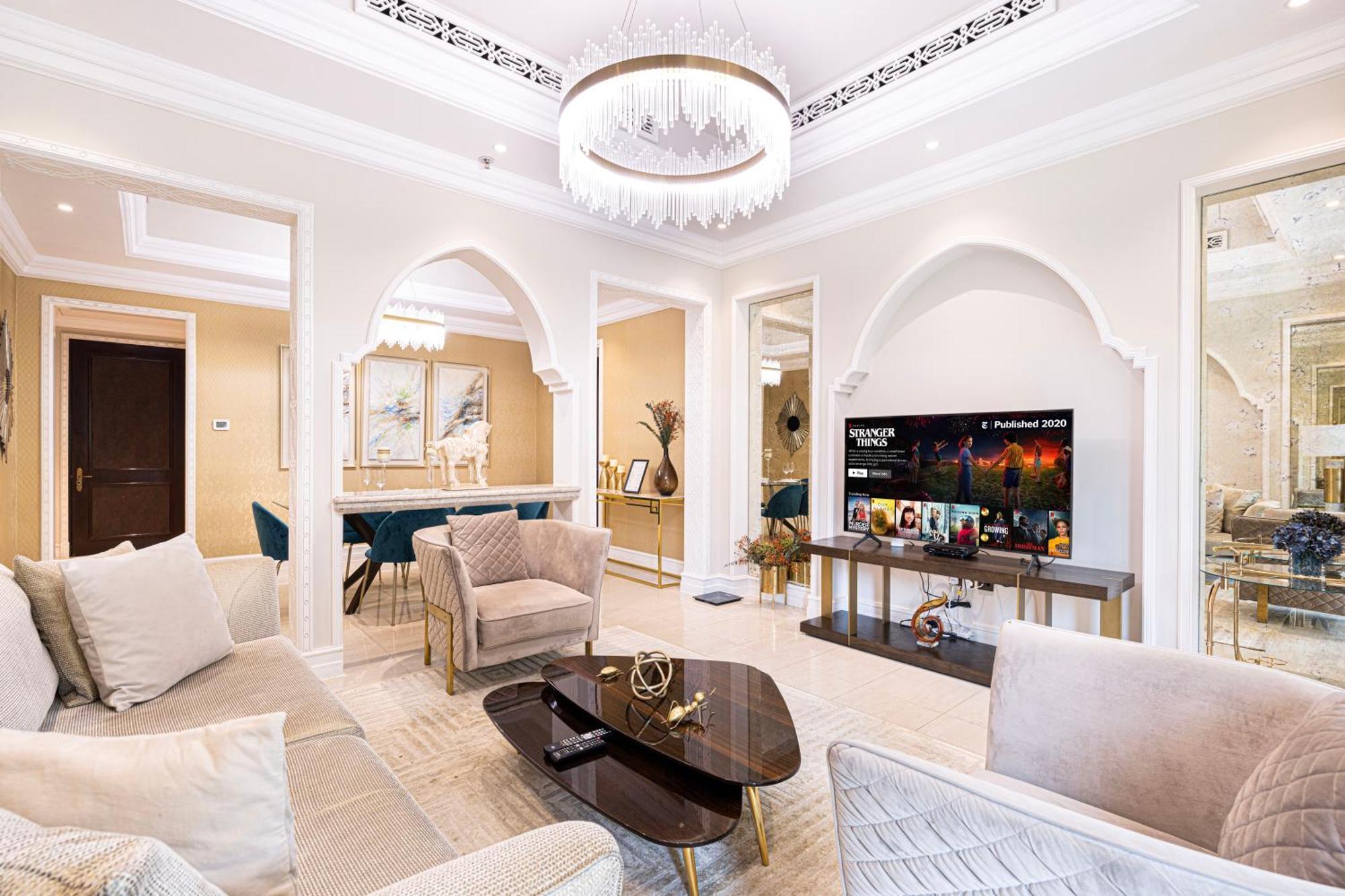 Luxurious Unique 2 Bed With Private Jacuzzi & Garden - Connected To Souk Al Bahar - Mall Appartamento