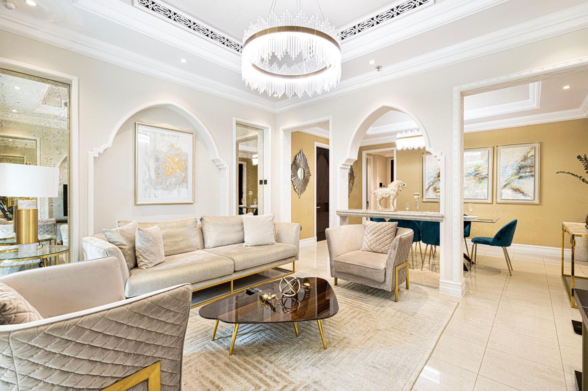 Appartamento Luxurious Unique 2 Bed With Private Jacuzzi & Garden - Connected To Souk Al Bahar - Mall