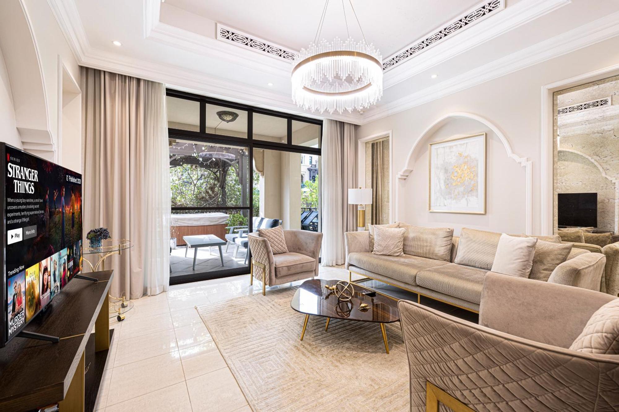 Appartamento Luxurious Unique 2 Bed With Private Jacuzzi & Garden - Connected To Souk Al Bahar - Mall *
