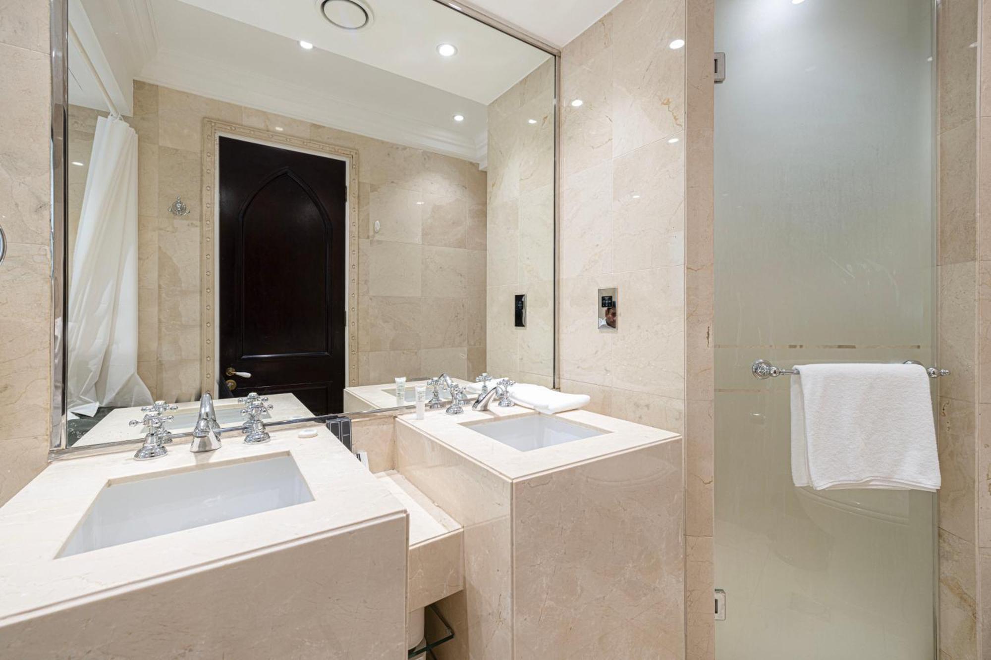 Luxurious Unique 2 Bed With Private Jacuzzi & Garden - Connected To Souk Al Bahar - Mall Appartamento Dubai